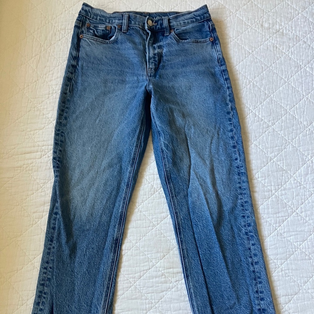 American Eagle super high rise straight jean, size 4 short